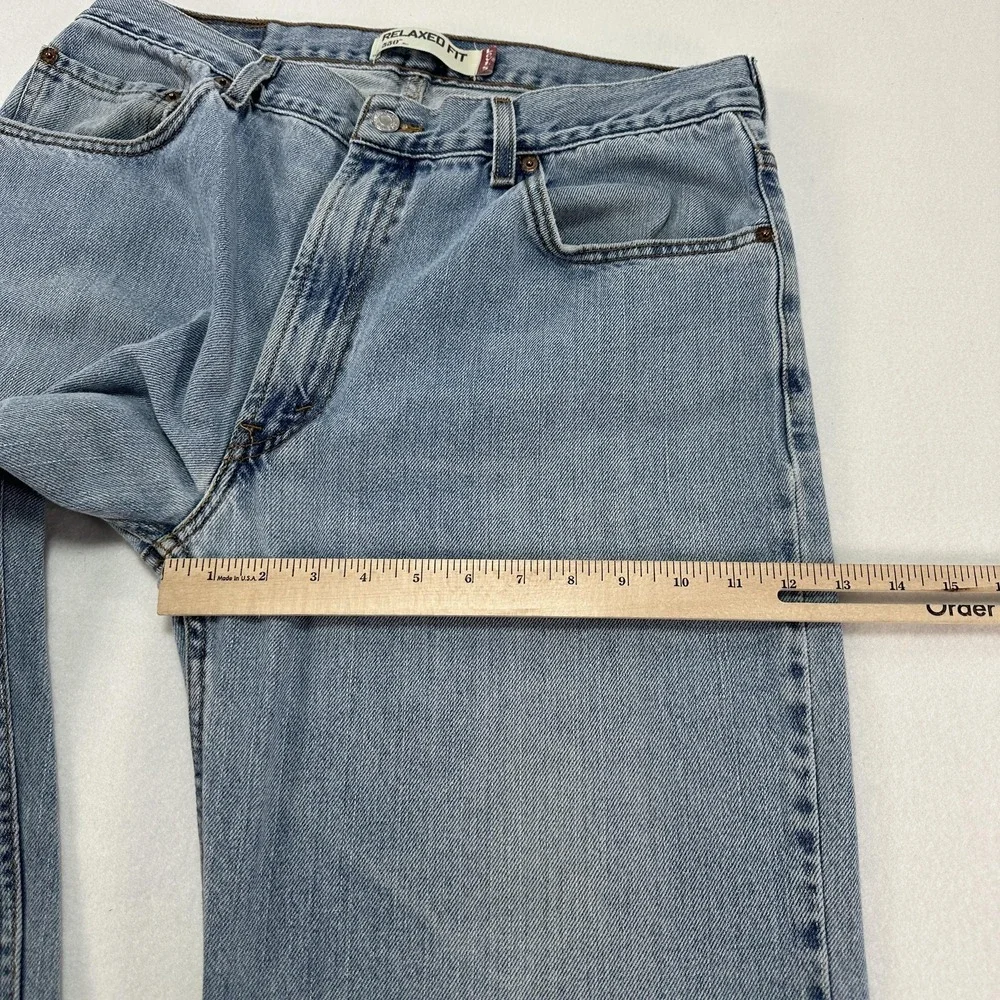 Vintage Levis 550 Jeans Mens 34x32 Blue Relaxed Tapered Denim Light Wash Y2K